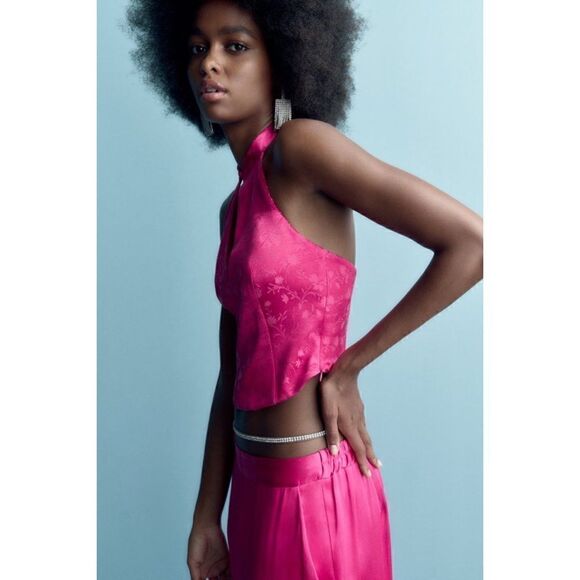 NWT Zara Satin Effect Floral Jacquard Keyhole Halter Top in Fuchsia - Picture 3 of 16